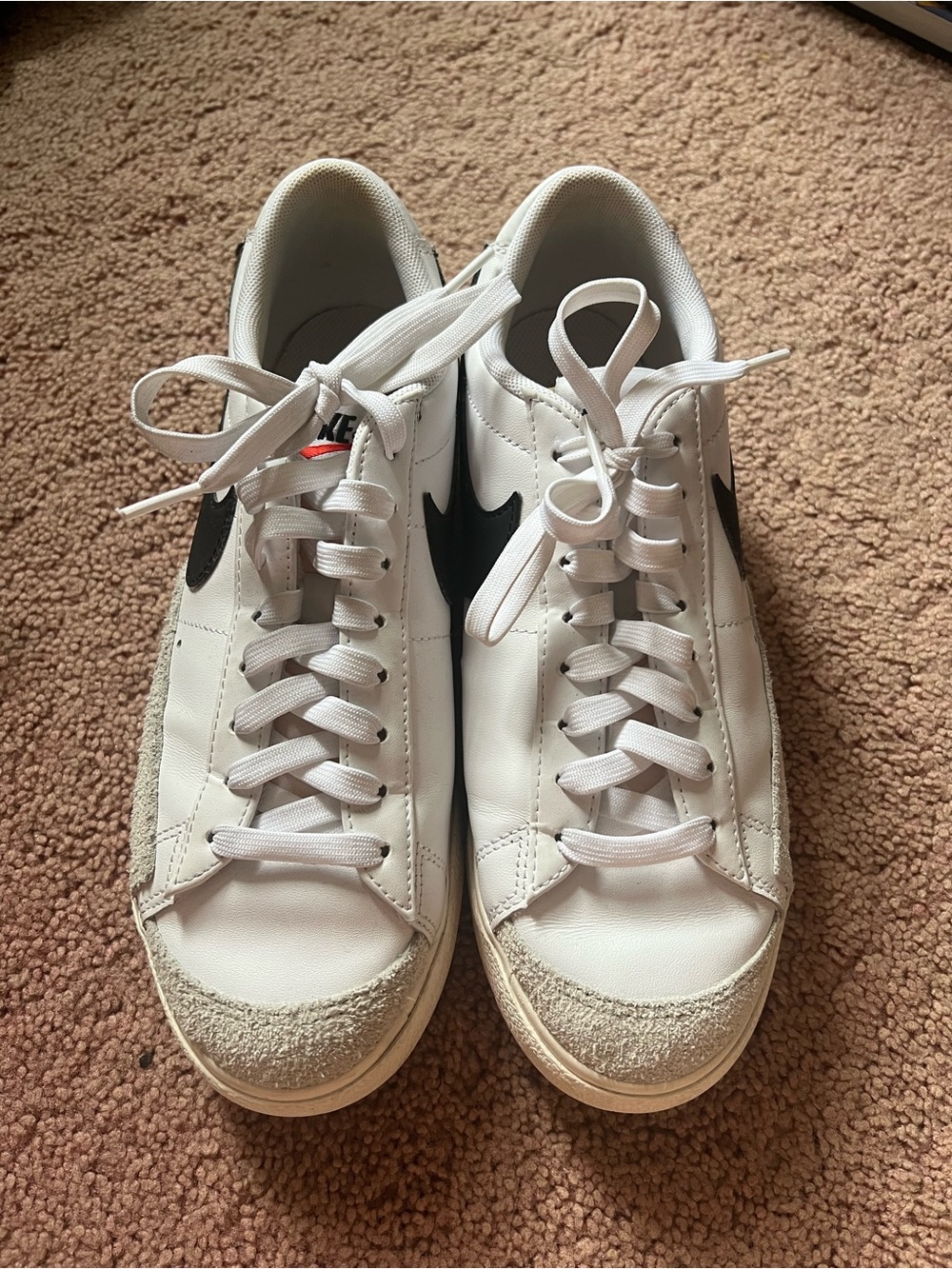 Nike White/Black Low-Top Sneakers